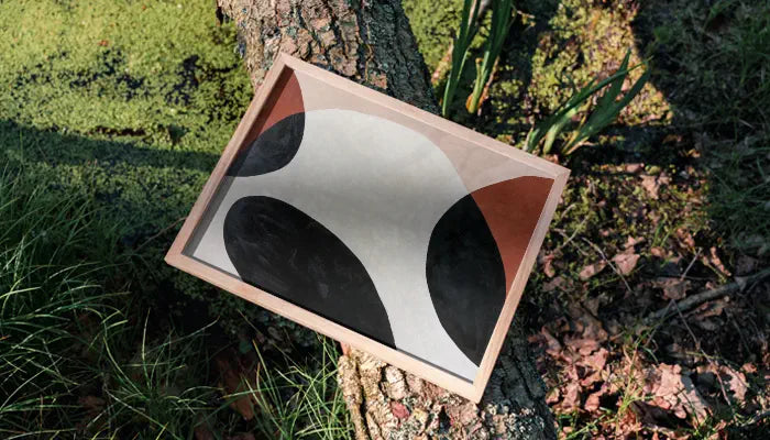 natürlich gerahmtes Poster auf Baum