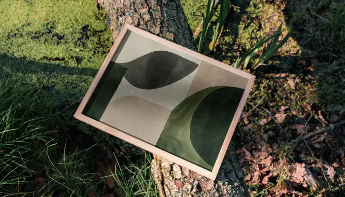 natürlich gerahmtes Poster auf Baum