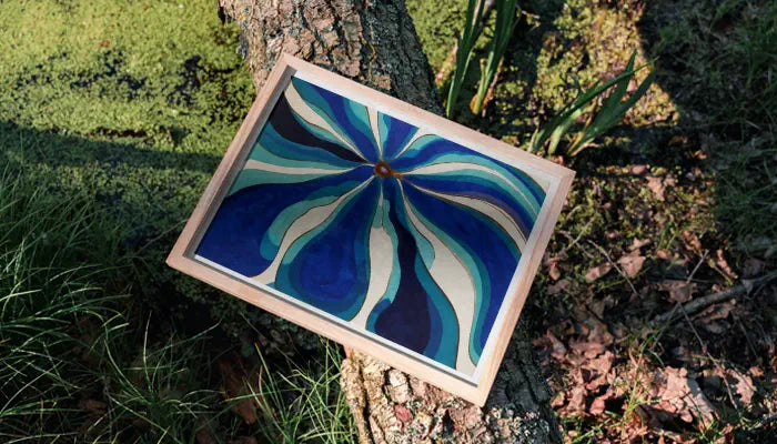 natürlich gerahmtes Poster auf Baum