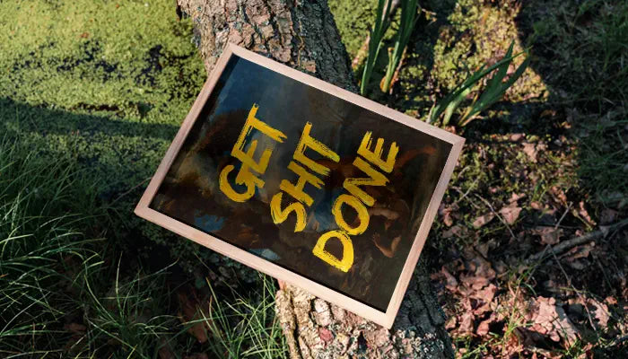 natürlich gerahmtes Poster auf Baum