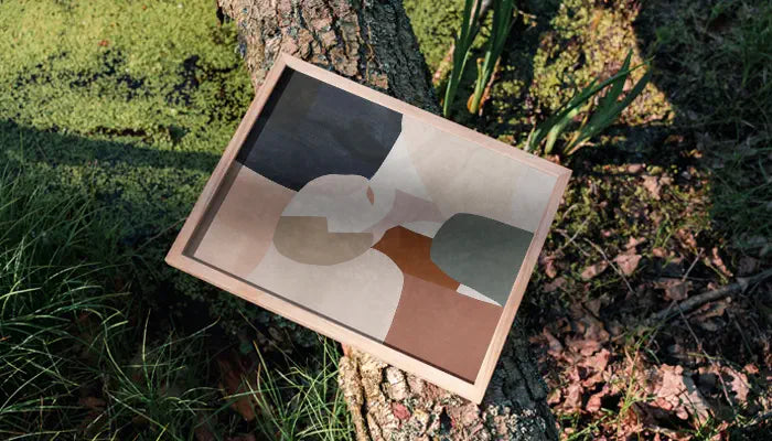 natürlich gerahmtes Poster auf Baum