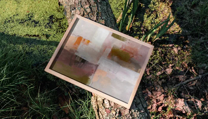 natürlich gerahmtes Poster auf Baum