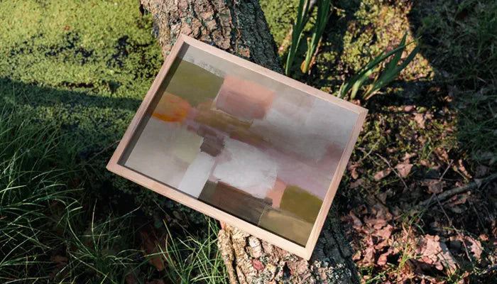natürlich gerahmtes Poster auf Baum
