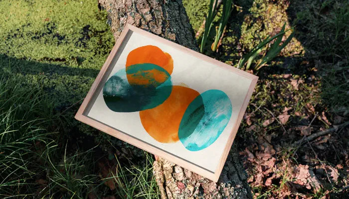 natürlich gerahmtes Poster auf Baum