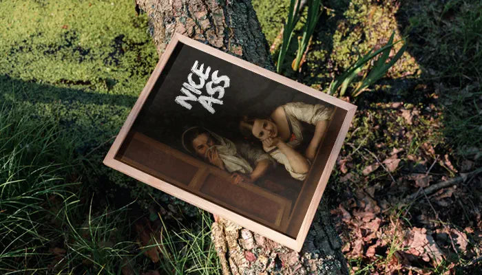 natürlich gerahmtes Poster auf Baum