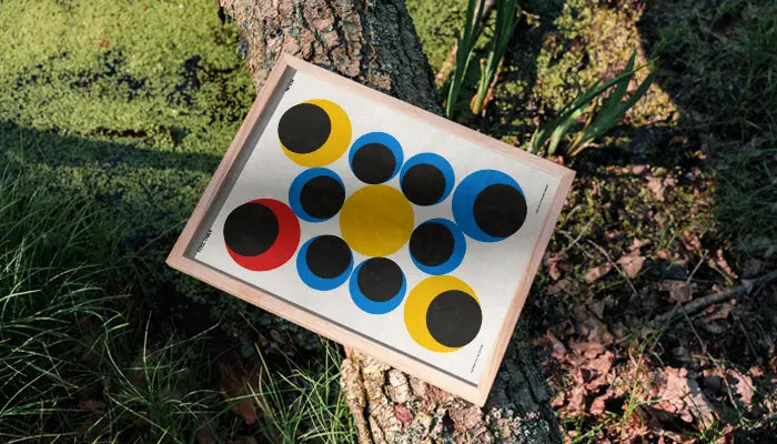 natürlich gerahmtes Poster auf Baum