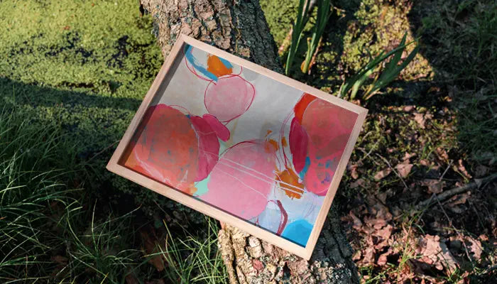 natürlich gerahmtes Poster auf Baum