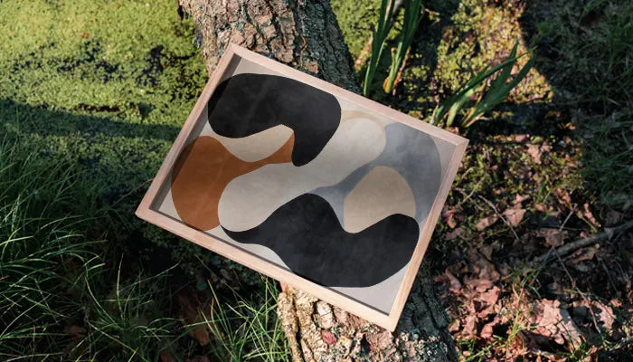 natürlich gerahmtes Poster auf Baum