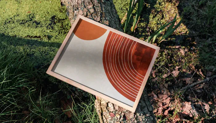 natürlich gerahmtes Poster auf Baum
