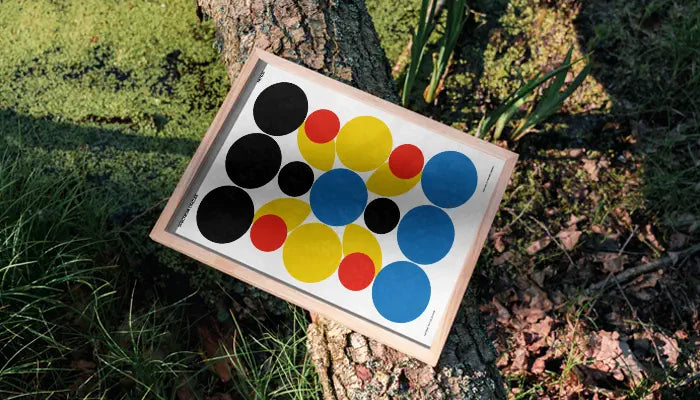 natürlich gerahmtes Poster auf Baum