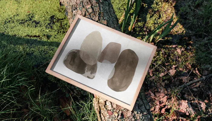 natürlich gerahmtes Poster auf Baum