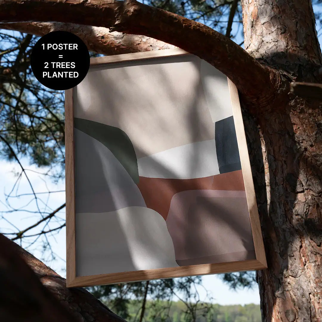 natürlich gerahmtes Poster auf Baum
